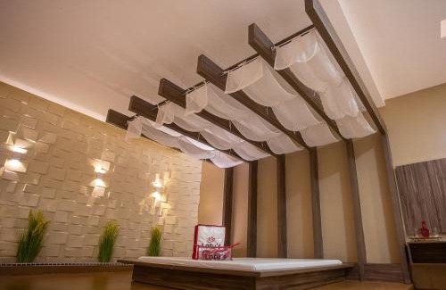 Northeast Region Hotel | Enjoy Comfort at Lotu's Motel with Pool and Hot Tub