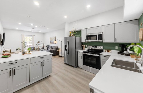 Northgate Apartment | Lotus: 1 Bedroom Apt, 4 minute walk to A&M
