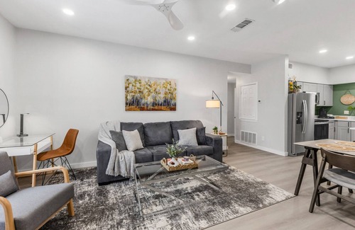 Northgate Apartment | Lotus: 1 Bedroom Apt, 4 minute walk to A&M