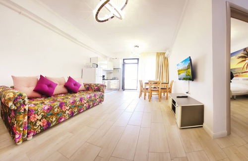Constanta Apartment | Lotus 7 Silver: Oceanfront Escape with Top Guest Ratings