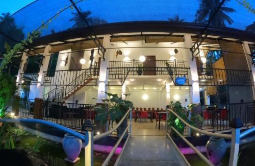 Ibbagamuwa Hotel | Discover Lotus Hotel: Family-Friendly Dining & Comfort