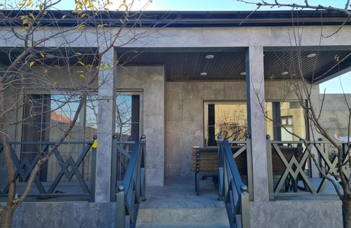 Absheron House | Cozy Lotus Guesthouse with Pool and Pet-Friendly Amenities