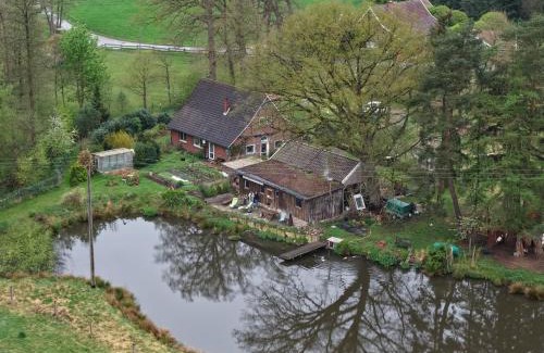 Eggermuhlen Apartment | Relax at Lotus Hütte: Family-Friendly with Pool & Hot Tub