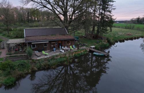 Eggermuhlen Apartment | Relax at Lotus Hütte: Family-Friendly with Pool & Hot Tub