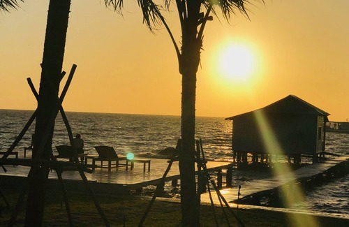 Ham Ninh Ski Chalet | Unique Sunrise Chalet: Enjoy Breakfast at Lotus Home