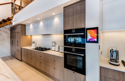Hamilton Island House | Lotus House on Hamilton Island: Family-Friendly Relaxation