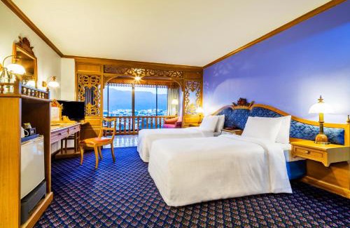 Huay Kaew Hotel | Relaxing Lotus Pang Suan Kaew Hotel with Pool & Breakfast
