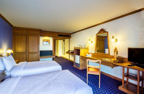 Huay Kaew Hotel | Relaxing Lotus Pang Suan Kaew Hotel with Pool & Breakfast