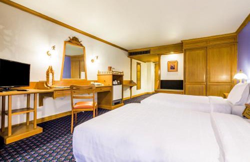 Huay Kaew Hotel | Relaxing Lotus Pang Suan Kaew Hotel with Pool & Breakfast