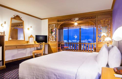 Huay Kaew Hotel | Relaxing Lotus Pang Suan Kaew Hotel with Pool & Breakfast