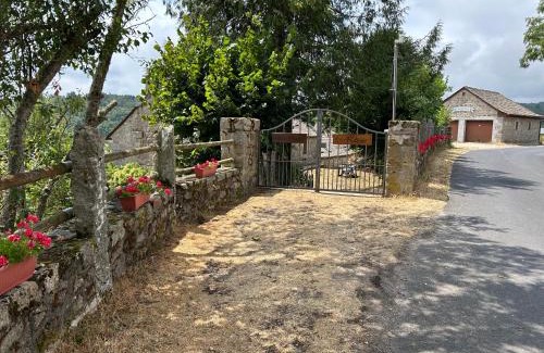 Saint-Laurent-de-Muret House | Discover Lou Aubrac: Pet-Friendly Getaway Near Aubrac