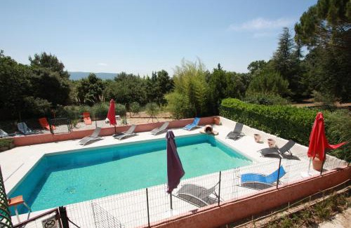 Cabrieres-d'Avignon Villa | Relax at Lou Cigalon with Ocean Views and a Pool