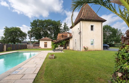 Salies-de-Bearn House | Inviting Lou Grith - Ideal Family Retreat with Private Pool