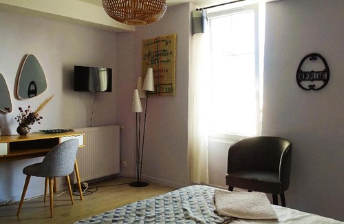 Camaret-sur-Aigues Bed & Breakfast | Oceanfront Lou Pinsan: Guest Rated 8.8 with Pool Access
