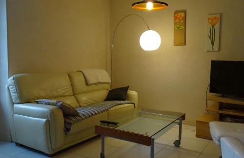 Camaret-sur-Aigues Bed & Breakfast | Oceanfront Lou Pinsan: Guest Rated 8.8 with Pool Access