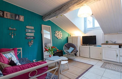 Quartier du Port Apartment | Serene Lou Pitchoun: 1Br Sea Harbour in Old Town
