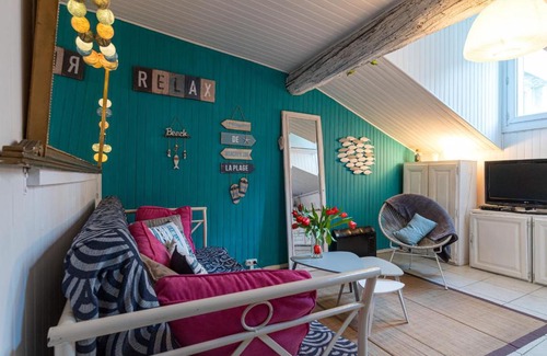 Quartier du Port Apartment | Serene Lou Pitchoun: 1Br Sea Harbour in Old Town