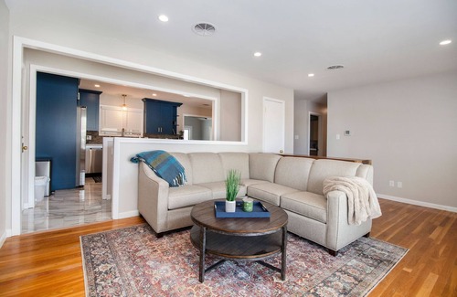 Wooded Estates House | Discover Lou's View: Breakfast Included & Kitchen Access