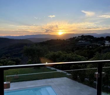 Tanneron Villa | Oceanfront Escape at Lou Soulèou Trémoun - Rated 9.5/10