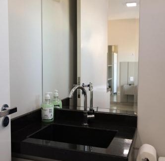Guarapuava Apartment | Lou Suítes - Kitnet 8 - com sacada e vista da cidade