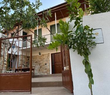 Vasa Koilaniou House | Loucy’s Art Home