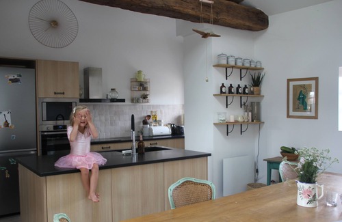 Jalogny House | Relax in Cluny: 14-Sleeper Home with Beautiful Garden