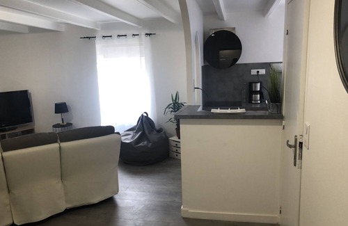 Kerherou Apartment | Modern Oceanfront Escape Near the Port - Rated 9.4/10