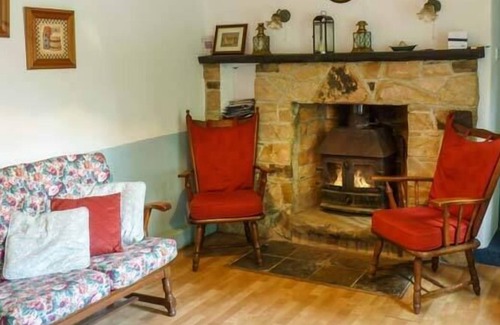 Caher Cottage | LOUGH GRANEY COTTAGE, pet friendly in Flagmount, County Clare