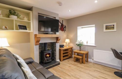 Newry House | Discover Lough Island Reavy Cottage: 5-Star Family Retreat