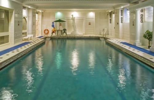 Loughton Hotel | Pet-Friendly Loughton Hotel with Pool and Hot Tub Access