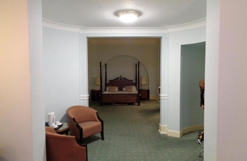 Loughton Hotel | Pet-Friendly Loughton Hotel with Pool and Hot Tub Access