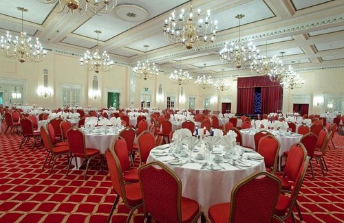 Loughton Hotel | Pet-Friendly Loughton Hotel with Pool and Hot Tub Access