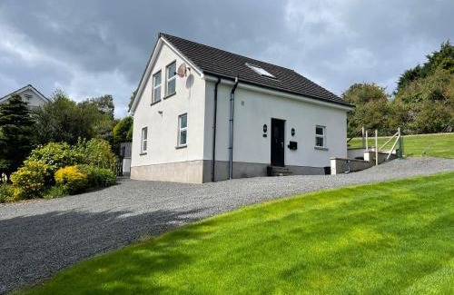 Carrickfergus House | Idyllic Loughview Lodge: Guest Rated 9.8 with Breakfast