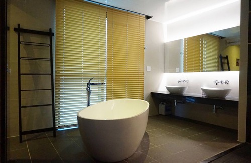 Jinhae Hotel | Discover Comfort at Louis Boutique Hotel with Pool & Breakfast