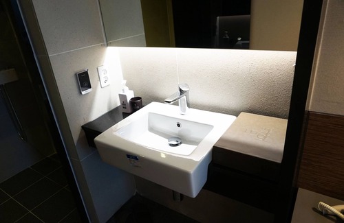 Jinhae Hotel | Discover Comfort at Louis Boutique Hotel with Pool & Breakfast