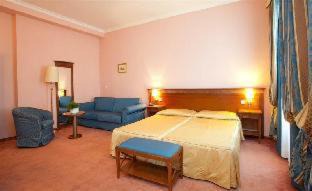 Prague 2 Hotel | Discover Comfort at Louis Leger: Pet Friendly & Family Fun