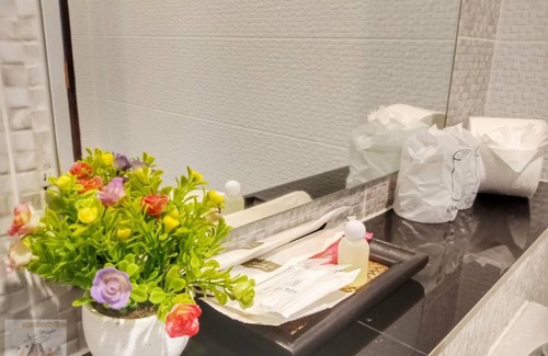 Si Sunthon Hotel | Convenient Louis' Runway View Hotel with Breakfast Included