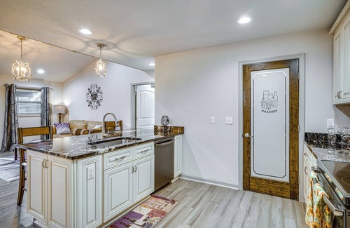 Moss Bluff House | Unforgettable Stay at Louisiana Abode with Lake Views