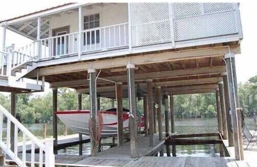 Springfield House | Scenic Louisiana Tickfaw River House: Dream Getaway Awaits!