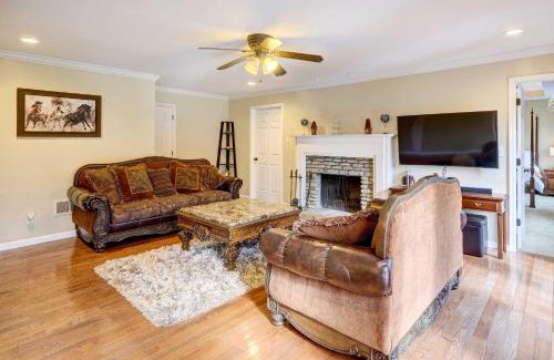 Harrods Creek House | Explore the Louisville Home with Deck, Fire Pit & Creek