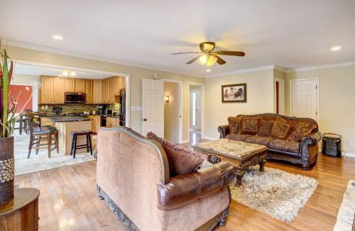 Harrods Creek House | Explore the Louisville Home with Deck, Fire Pit & Creek