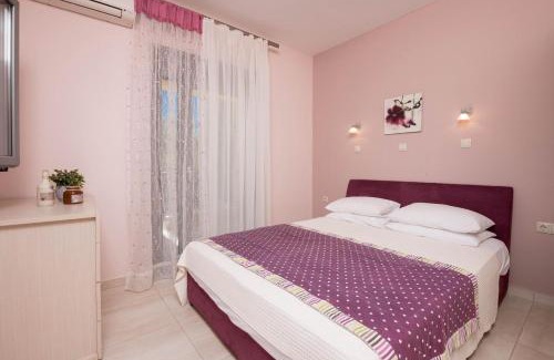 Skala Rachoniou Villa | Unwind at Louloudis Pool Villa with Oceanfront Views