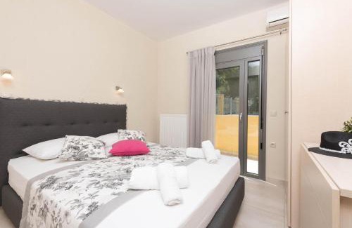 Skala Rachoniou Villa | Unwind at Louloudis Pool Villa with Oceanfront Views