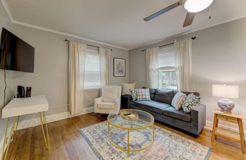 Earlewood House | Relax at Lounge On Lincoln - Pet Friendly 4-Star Retreat