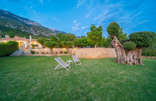 Mousata House | Beautiful Lourdas Bay View - Rated 9.8/10 and Family Friendly