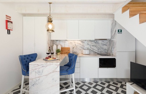 Centro / Baixa Villa | Discover Family-Friendly Loureiro Villas with Full Kitchen