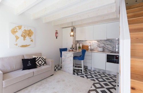 Centro / Baixa Villa | Discover Family-Friendly Loureiro Villas with Full Kitchen