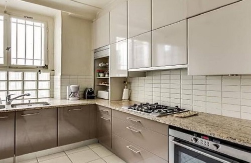 Quartier de la Place-Vendome Apartment | Experience Magic at Louvre Place Vendome/Seine Hotel!