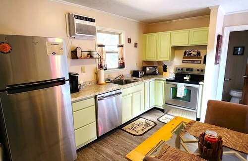 Luray Cabin | Relaxing 1 Bedroom Retreat in Luray with Spa & Hot Tub
