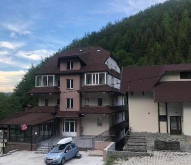 Kopaonik Apartment | Top-Rated LOVE apartman JeLEna: Pet and Child Friendly Retreat